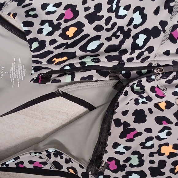 Torrid Front Zip Sports Bra - Picture 4 of 5